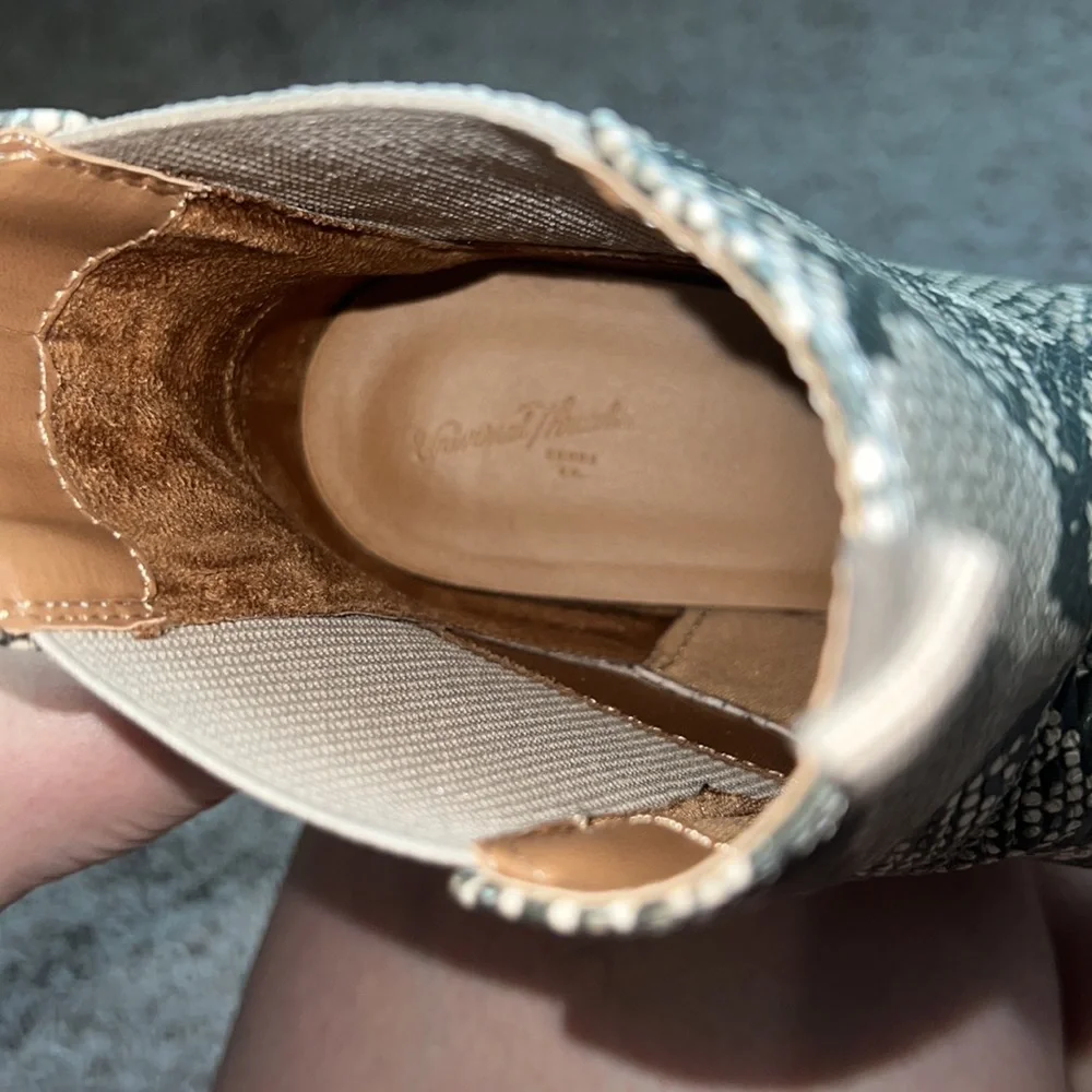 Universal Thread Snakeskin Chelsea Boots - Womens 10 - Picture 9 of 9